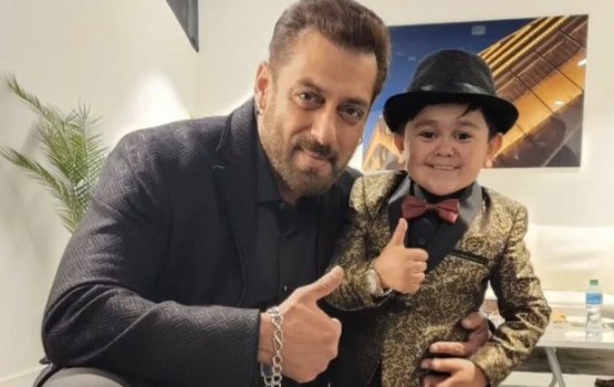 Dhuniyeyge enme kuda lavakiyuntheriyaa ves bollywood ah