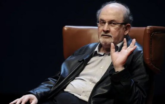 Salman Rushdie ventilator in nagaifi