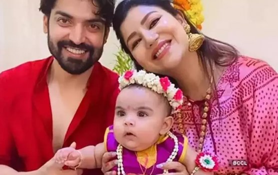 Debina aai  Gurmeet maa avaha dhevana dhariwaku hodhaathee faadukiyanee