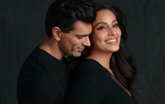 Bipasha aai Karan furathama beynuvanee anhen dharieh!