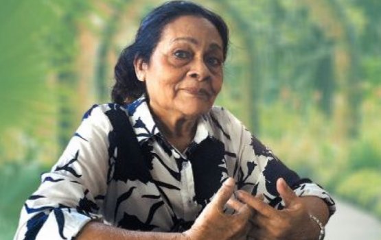 Fauziyaa aky hurihaa tharinge mamma! kulhadhaana tharieh!