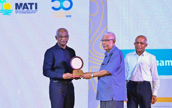 Raees ge haassa award eh tourism dhaairaa ah