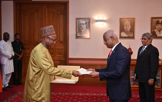 Raajje aai Gambia  aai dhemedhu eki dhaairaathakun gulhun badhahikuranee