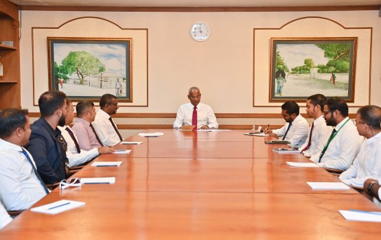 Safaaree thah bandharu kuran dhiyaneru falhu kairin thaneh tharaggee kuranee