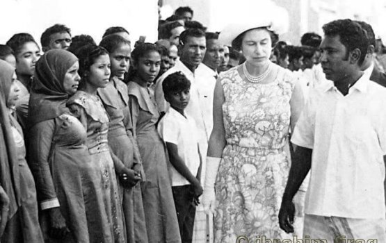 Ingireysi rani Elizabeth raajje vadaigennevee keeh kuran?