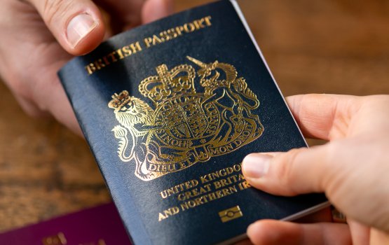 Raanee avahaara vumaa eku UK passport ge sahhakamaa medhu suvaalu ufedhifai!