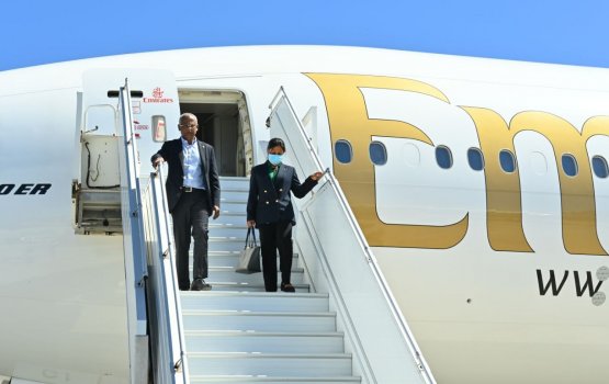 Raees Solihge dhekanbalun anekkaaves Singapore ah