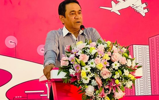 Rajjeyge haarijee siyaasath battan kuranee india in: Yameen