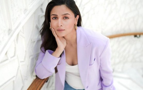 Maabandu meehunnah haassa hedhun collectioneh nurumah Alia nimmaifi