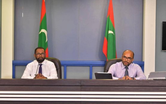 Igthisaadhy haalathu rangalhu, dharani dkekkeyne : Ameer