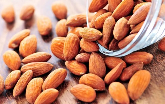 Almonds: Agaai ehvarah sihhathah ves ehaa faidhaa huri baavatheh!