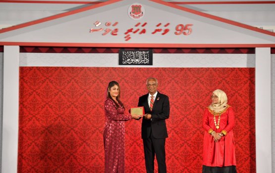 Majeedhiyyaa akee hama ekani madharusaa eh noon, ei mi gaumuge misraabu seedhaa kohdhey hungaanu: Raees