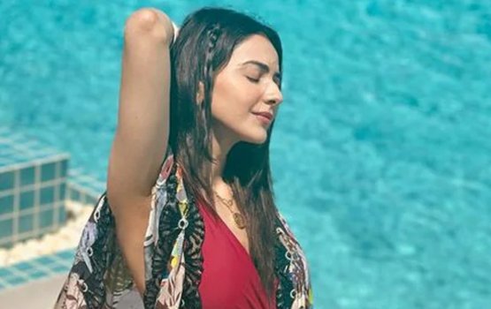 Chutty heydha kuran Rakul Preet Raajje ah, Photo thakah bodu tharuheebeh