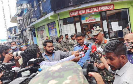 Roavi thanugai gina adhadheh ge gas fulhi thakeh, Fihigen maruvi baeh meehun vaki nuvi