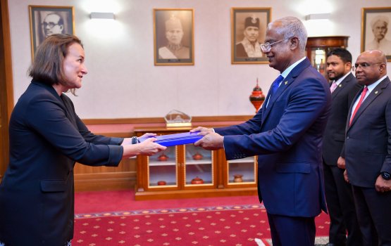 3 Gaumeh ge Safeerunge Safeeru kamuge faiykolhu Raees ah, gulhunthah ithurah badhahi kuranee