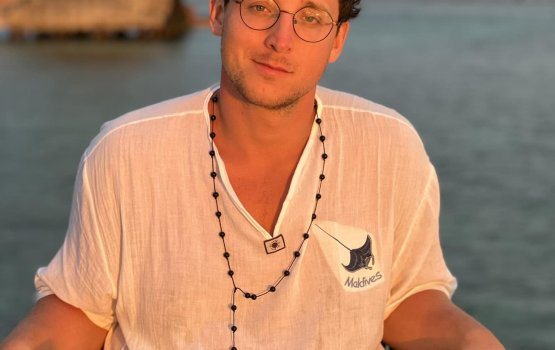 Mash'hooru jaadhoogaru Julius chutty heydha kuran Raajje athuvejje