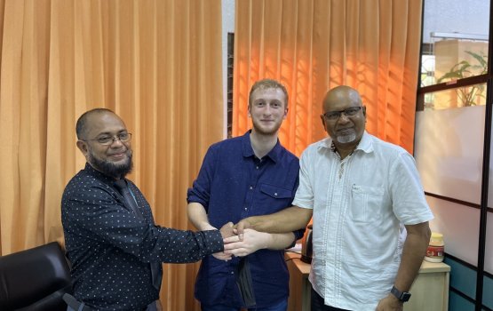 Ingireysi vilaathuge zuvaanaku raajjeygai islam dheen gaboolu kohfi