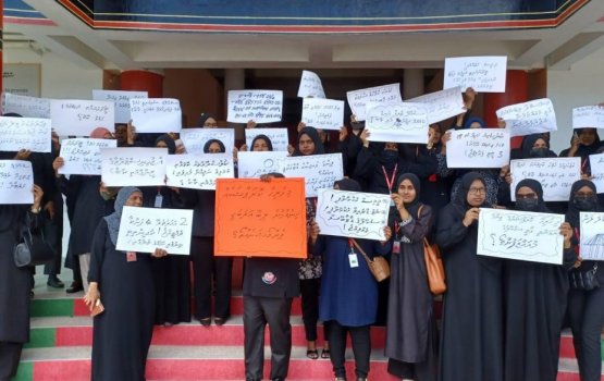 Gaazee School gai ihuthijaaju kuri teacher innah fiyavalhu alhanee