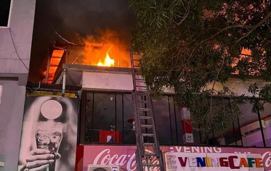 Evening cafe' gai roave bodethi gellun thakeh