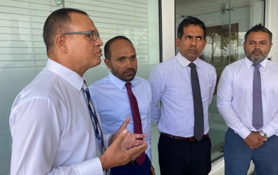 Idhikolhun Ingireysi safeeraa badhdhalu koffi