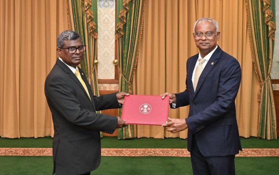 Raees offeehuge minister akah Iburey hamajassavaifi