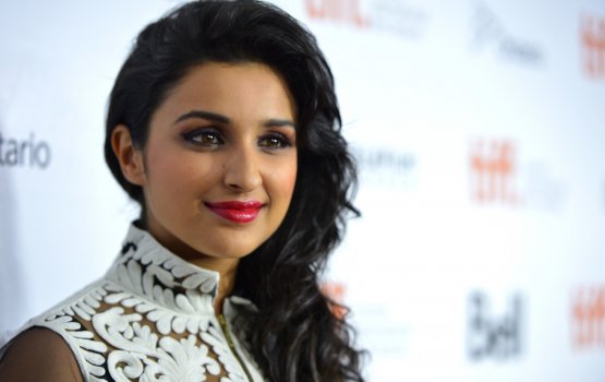 Siyaasee meehakaa kiveni nukuraane kamah Parineeti bunaa video eh!