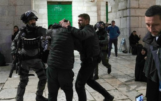 Israel sifain Aqsa miskithah vadhe dhin hamalaa Raajje in kuhverikoffi