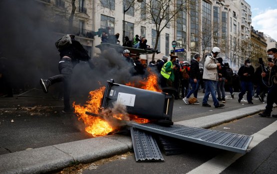 France ge Raees ge magubool Restaurant eh gai roakoh City Hall ah mulha meedhaa ukaifi