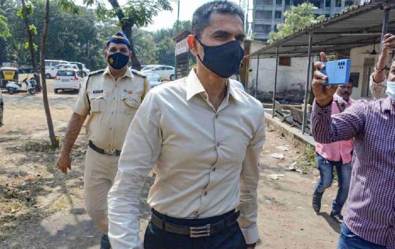 Aryan hayyarukuri Officer ge corruption masala eh balanee