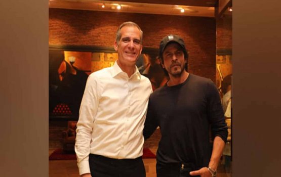 America in India ah kanda alhaafaivaa Safeer Shah Rukh aa badhalu kurahvaifi 