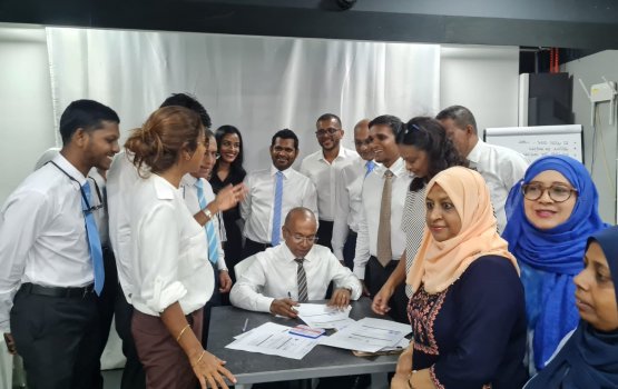 Raees Nasheed alah ufahdhavaa party ge namakee 