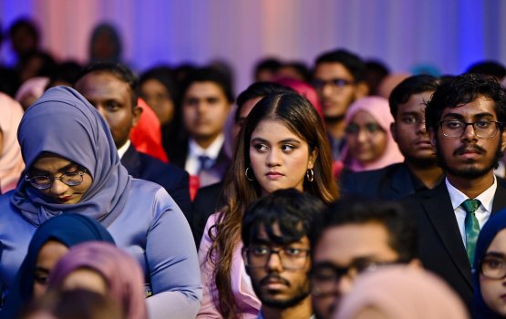 Sharuthu hamavaa hurihaa kudhinnah student loan dhinumah Raees ninmavaifi
