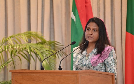 Kudakudhinnaa gulhey siyaasathuthah ekulevaalumugai ekudhinge baiverikurumah govaalavvaifi