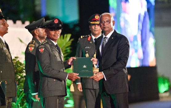 January in feshigen fuluhunnai sifainge musaara boduvaane