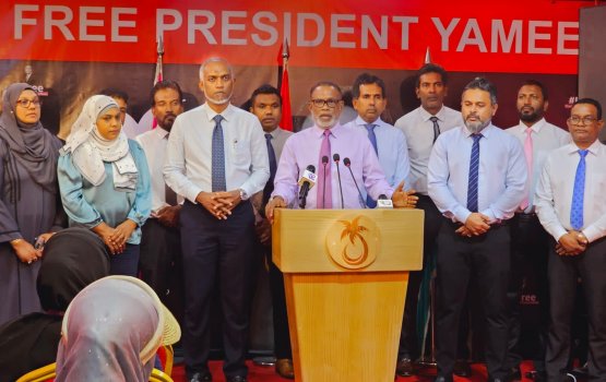 Raees Yameen ge mashavaraa aa eku Democrats aa eku masakkai eba kuran: Idhikolhu