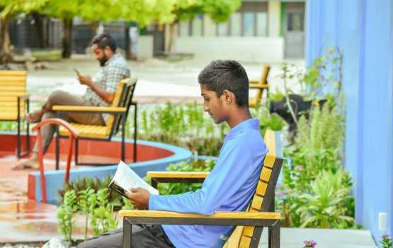 BML community fund ge eheegai Milandhoo School gai outdoor reading park eh