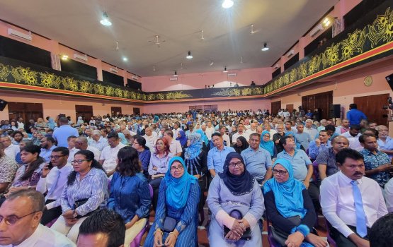 Democrats in ves council inthihaabu gai vaadha kuranee