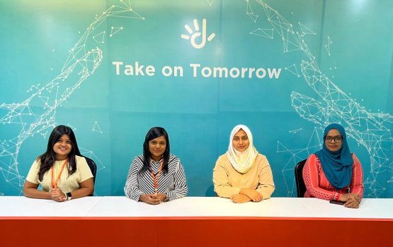 Dhiraagu in moms aid ge back to school 2023 programme ah eheetherikan foarukohdhenee