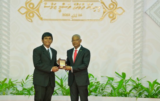 Haasha inaamu 18 beyfulhakah, Quran hithudhas kuri 10 Haafizakah haasaha Medal