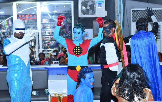 Minivan dhuvahu ge fulhandhuburaa eku gina harakaah thakeh