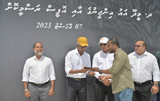 Meedhoo aa engine ge hulhuvai, e rashu ge fenuge khidhumaiy ifthithaahu koffi