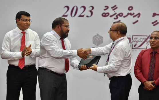 Supporters eku vadaigen Gasim ge candidacy form hushahalhaifi