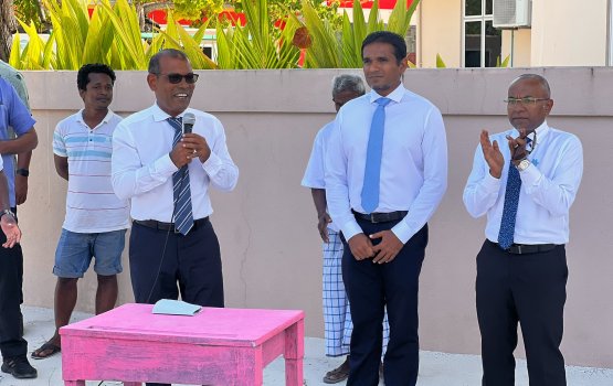 Thaaeedhu hoahdhevumah raees gulhuhvan masahkai kurahvaa, dhevana burehgai ves naaraanan: Nasheed