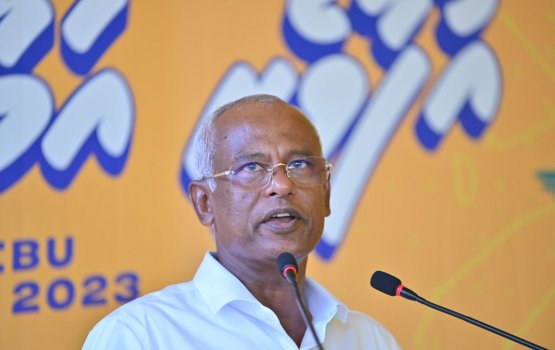 L.Hithadhoo falhu hikkaigen Airport alhaane kamah Raees vidhaalhu vejje