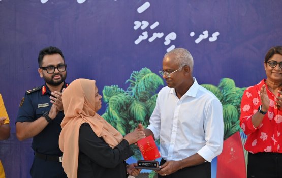 Thinadhoo gai passport ge hidhumaiy dheyn fashaifi