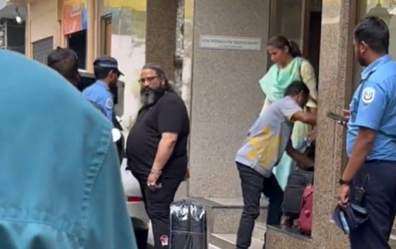 Male'gai Hindhu dheenuge harakaatheh kuriah gehdhiya meehun deport koffi