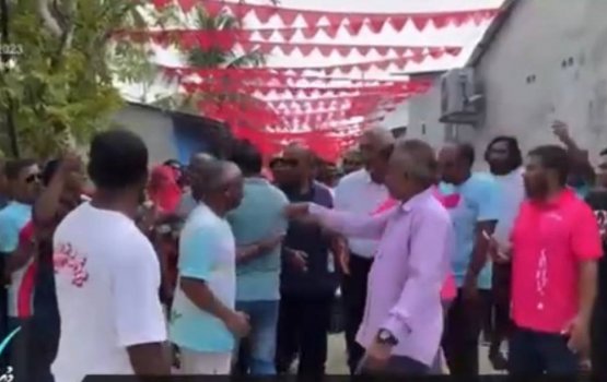 Mathiveri in Dr. Muizz ah hamalaa dheyn massahkai koffi