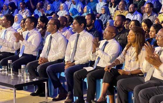 Nasheed ge mahsala ah Democrats in thadhahhul vaan hushahelhi hushahelhun balaigenfi
