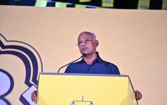 Resort muvahzafunah hafthaa aku 2 dhuvahu chuttee libey goi hadhaanan: raees