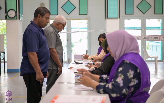 Inthihaabee faidhaa ah dhaulath ge vaseelaiy thah dhanee beynun kuramun: Transparency